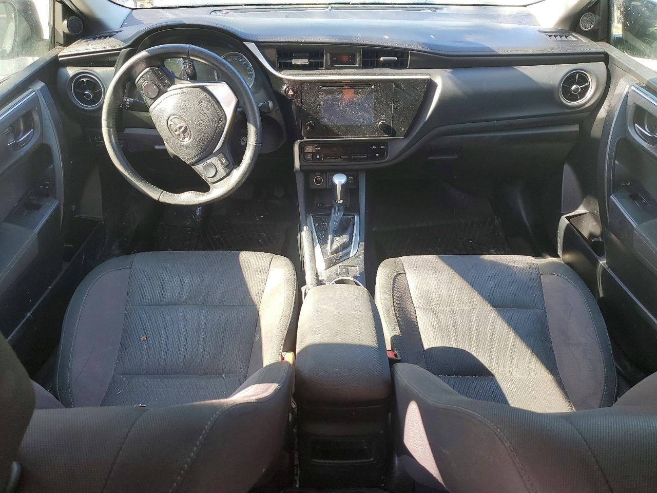 2018 TOYOTA COROLLA L photo 8
