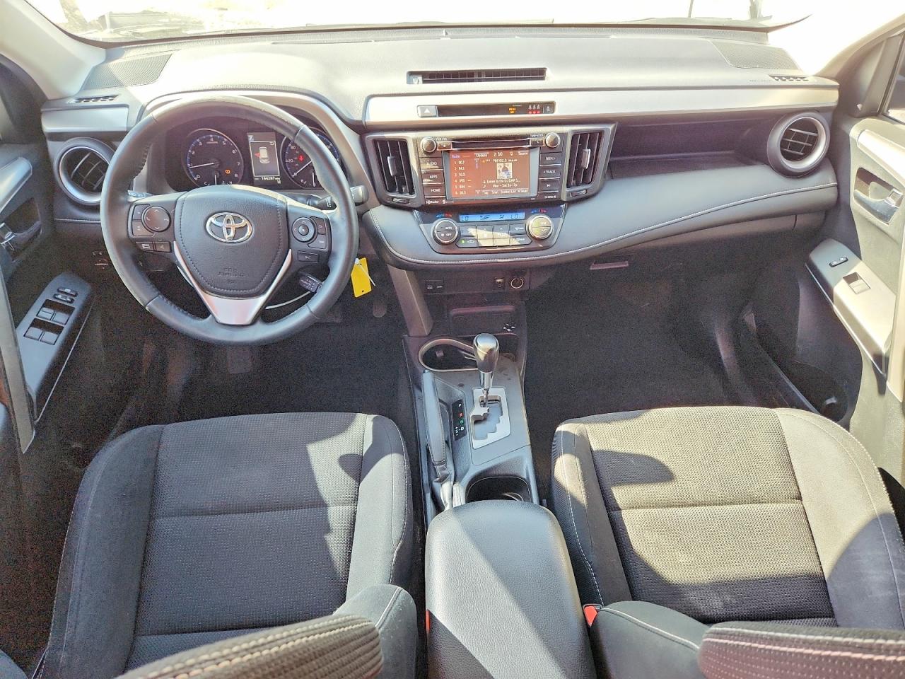 2017 TOYOTA RAV4 XLE photo 22