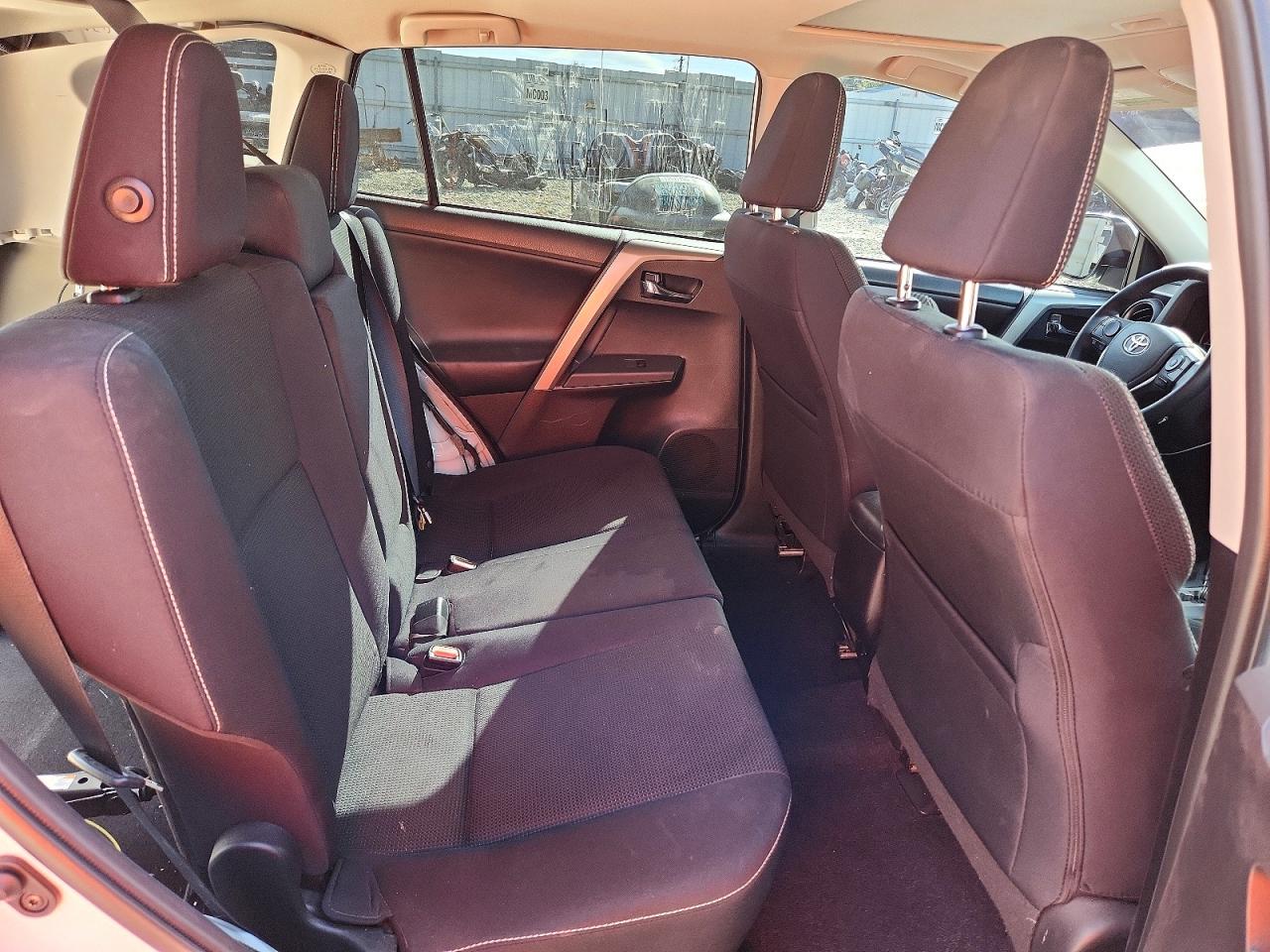 2017 TOYOTA RAV4 XLE photo 28