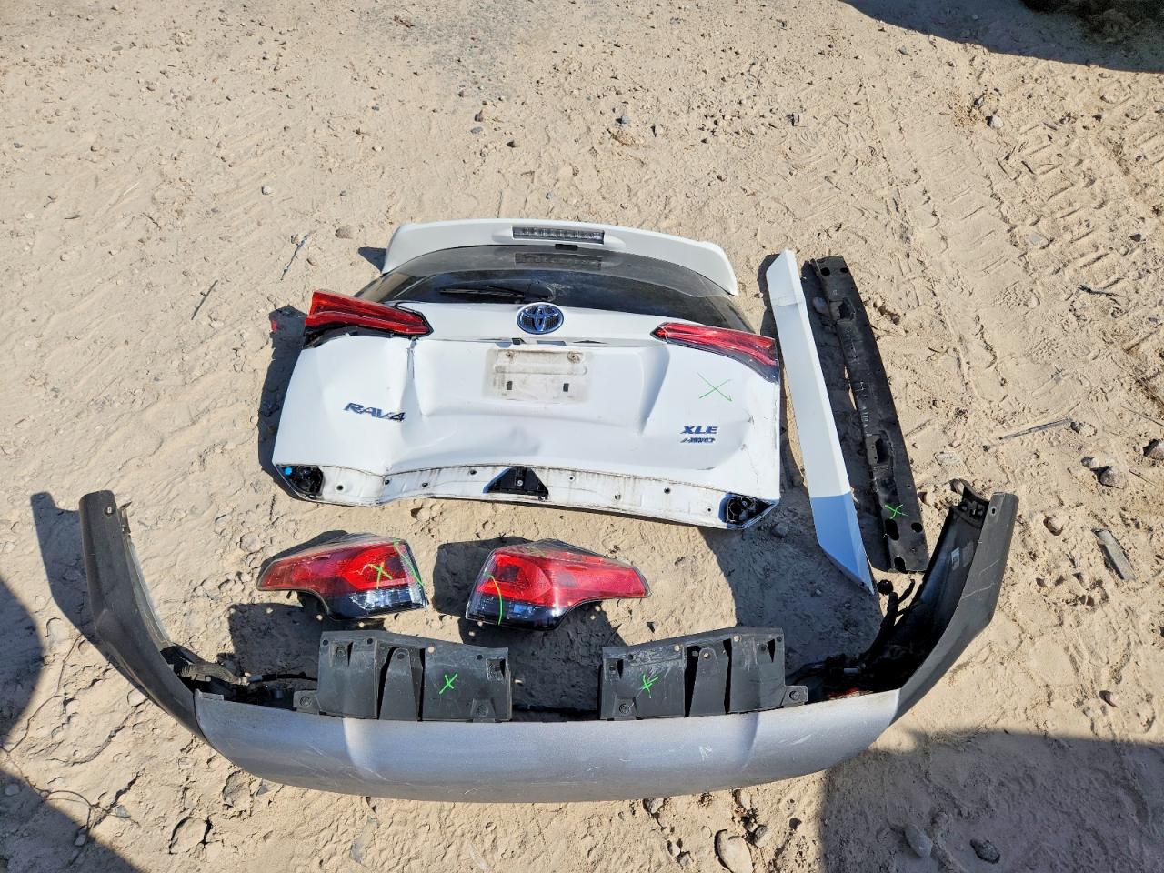 2017 TOYOTA RAV4 XLE photo 34