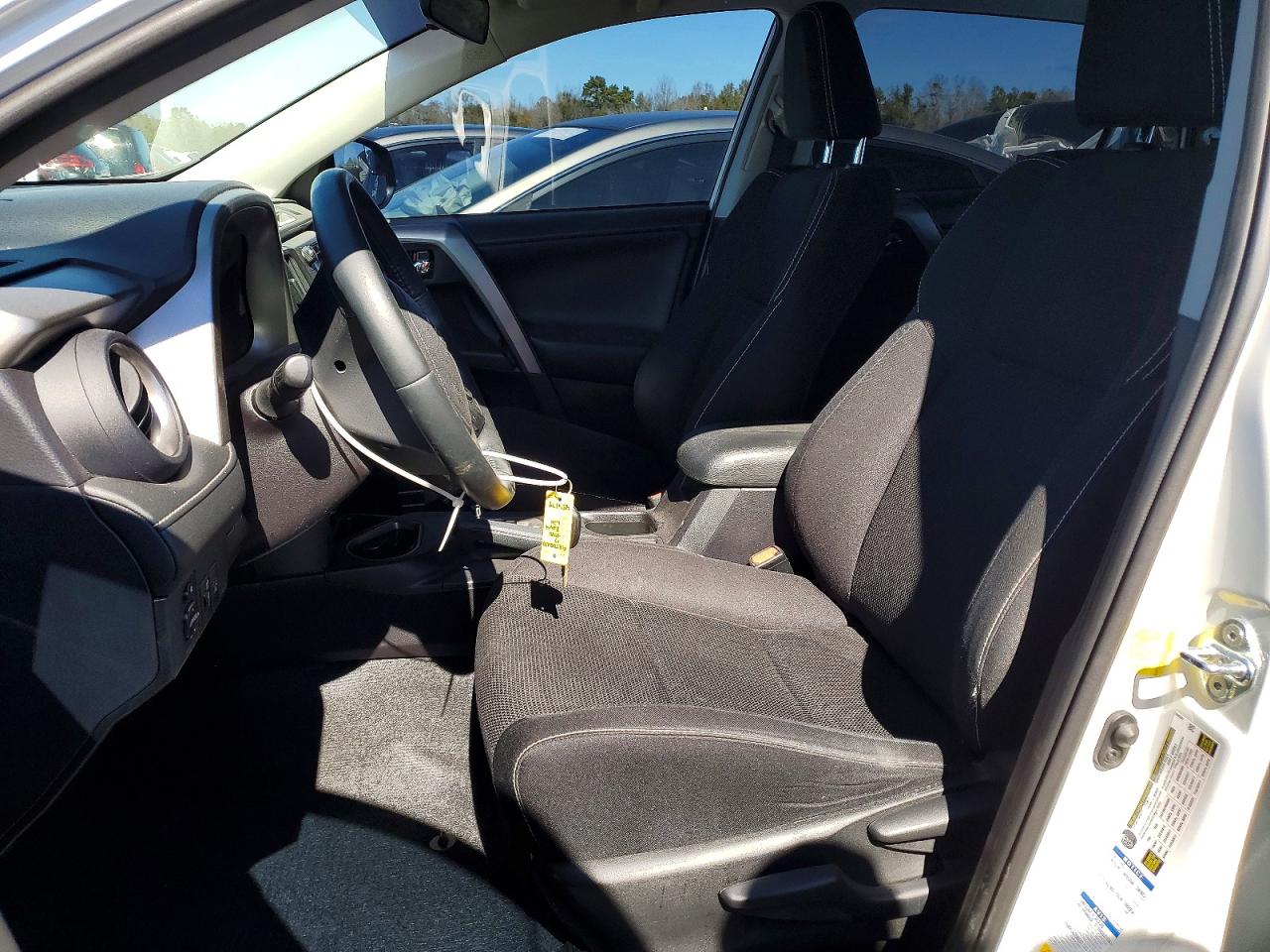 2017 TOYOTA RAV4 XLE photo 19