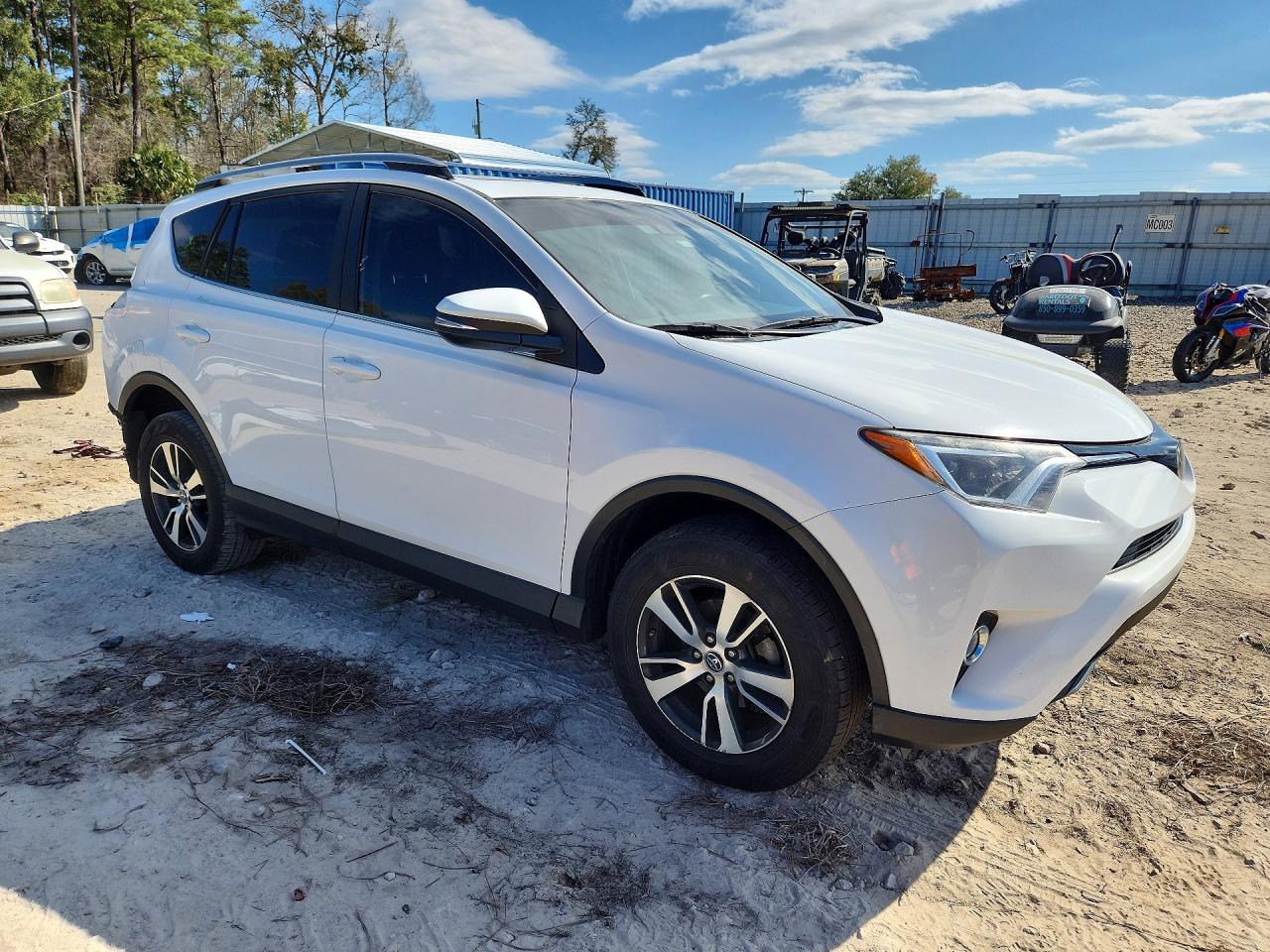 2017 TOYOTA RAV4 XLE photo 10