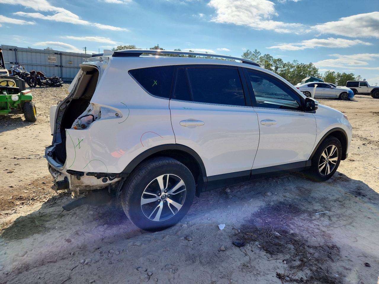 2017 TOYOTA RAV4 XLE photo 7