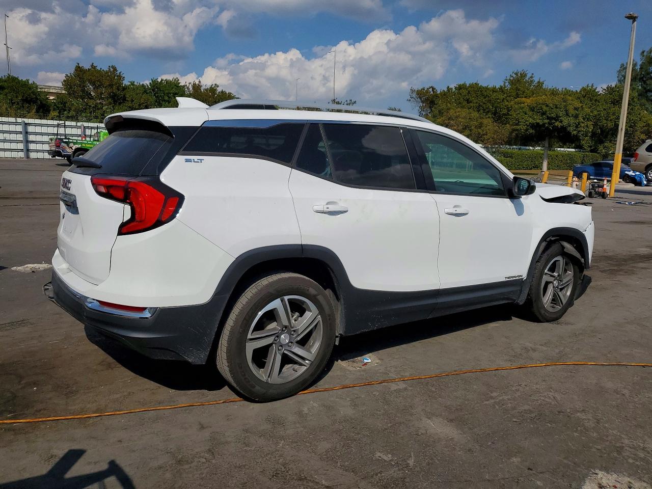 2019 GMC TERRAIN SLT photo 5
