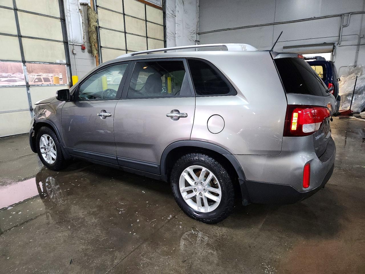 2015 KIA SORENTO LX photo 3