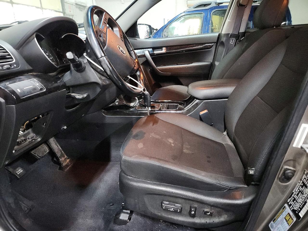 2015 KIA SORENTO LX photo 13