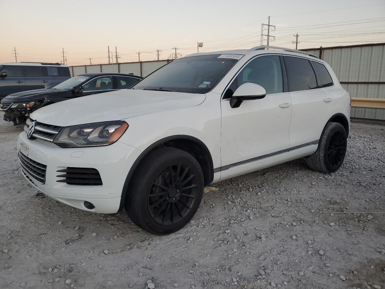 2014 VOLKSWAGEN TOUAREG