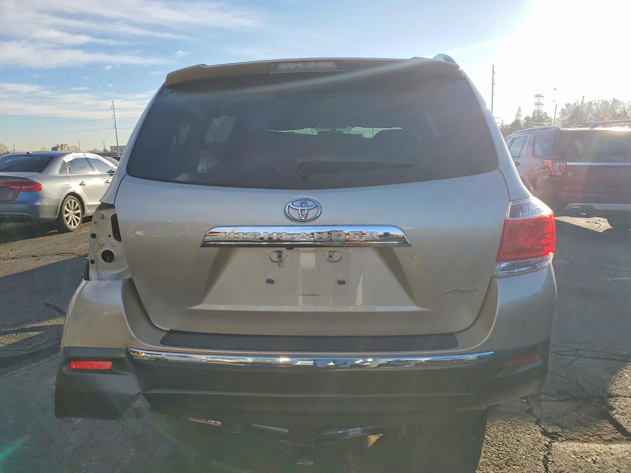 2013 TOYOTA HIGHLANDER BASE photo 11