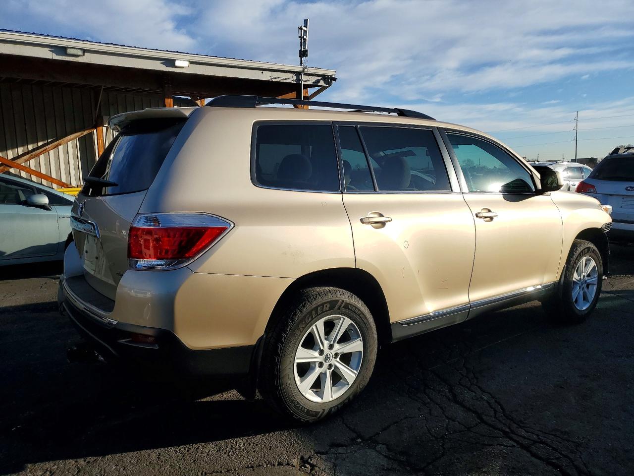 2013 TOYOTA HIGHLANDER BASE photo 5