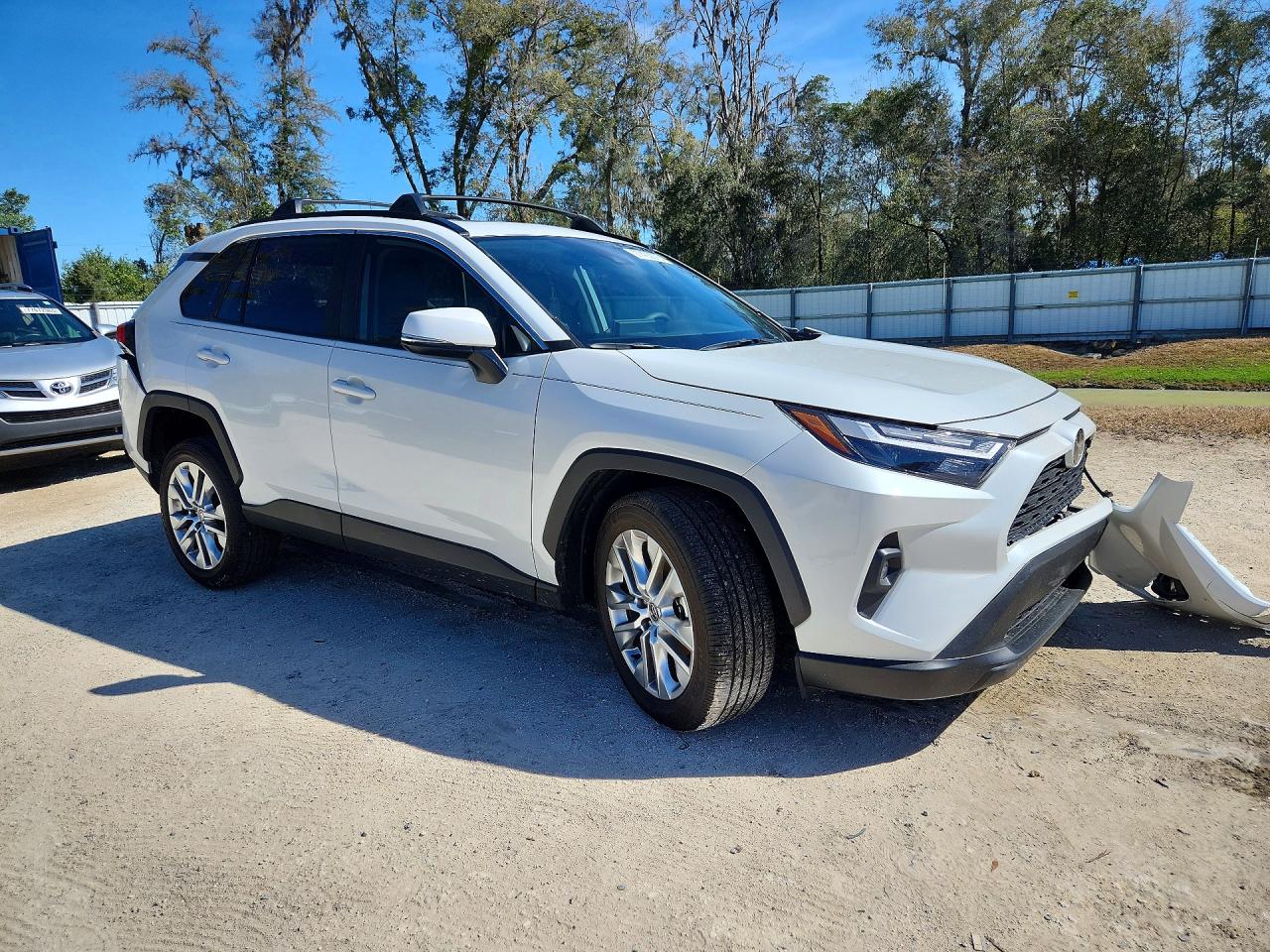 2025 TOYOTA RAV4 XLE PREMIUM photo 4