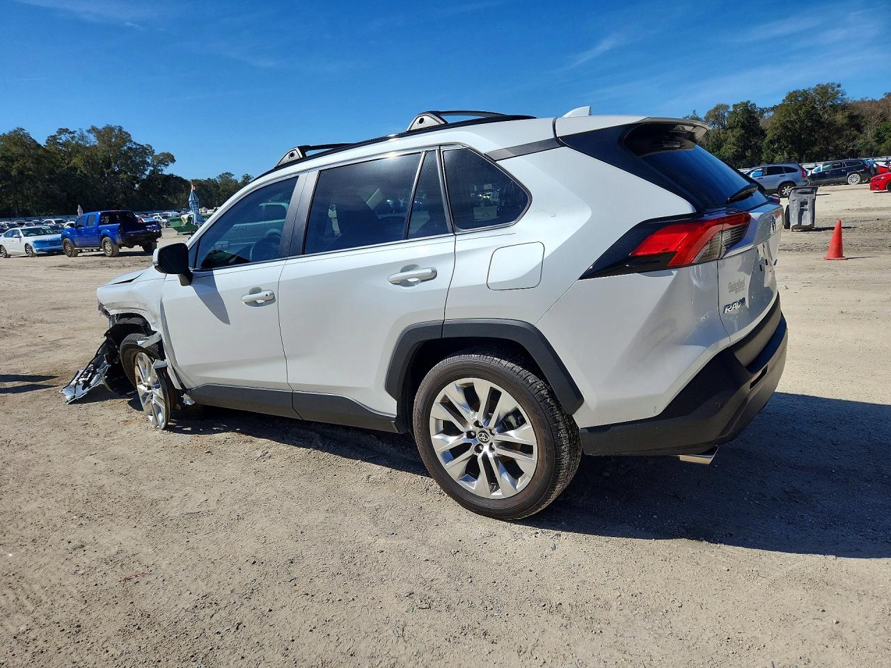 2025 TOYOTA RAV4 XLE PREMIUM photo 2
