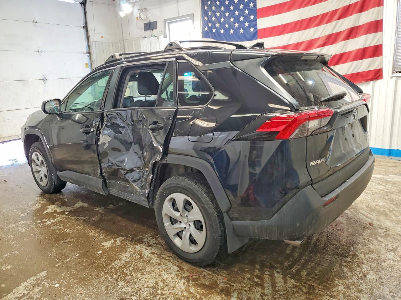 2021 TOYOTA RAV4 LE photo 3