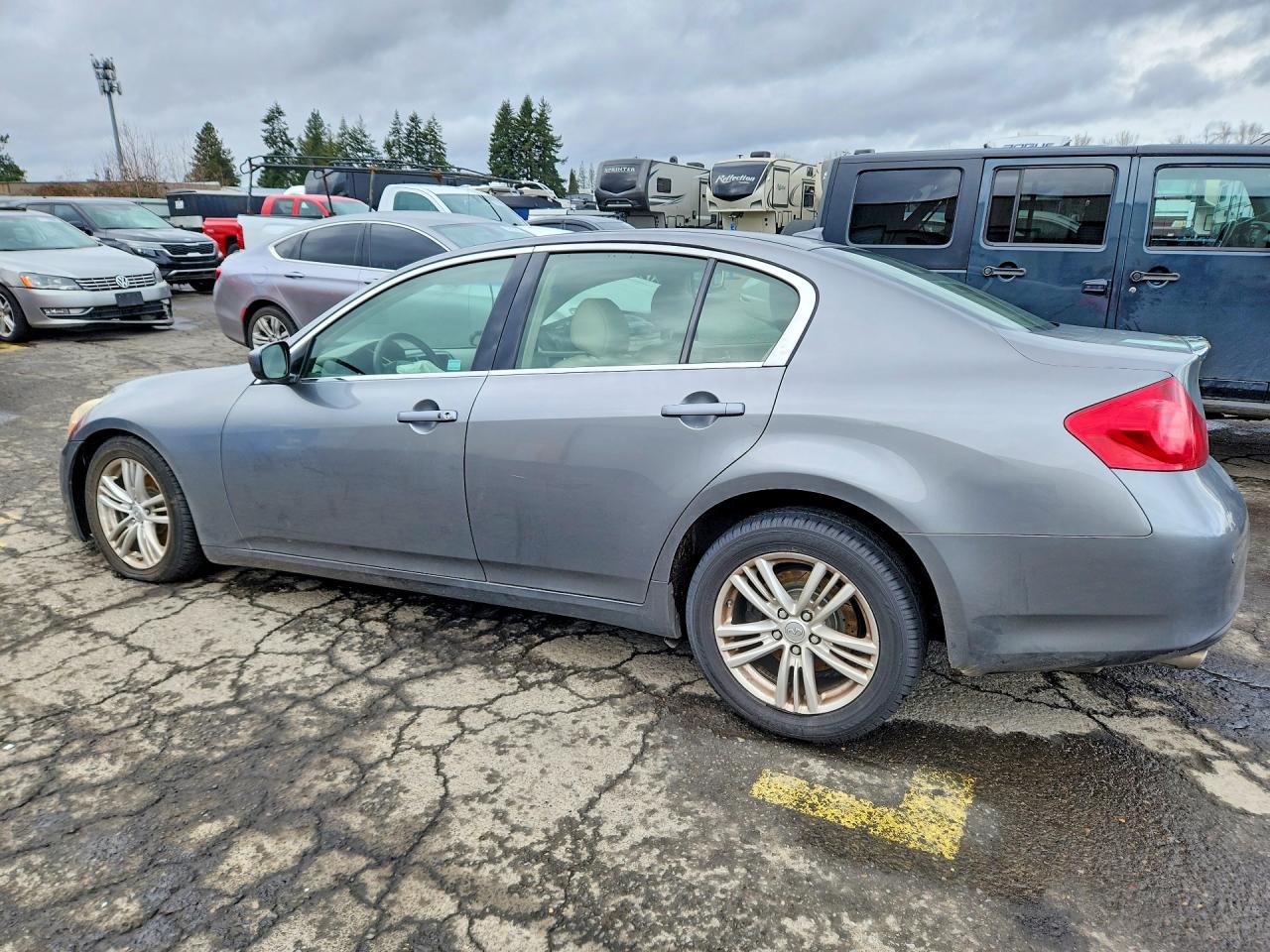 2013 INFINITI G37 photo 3