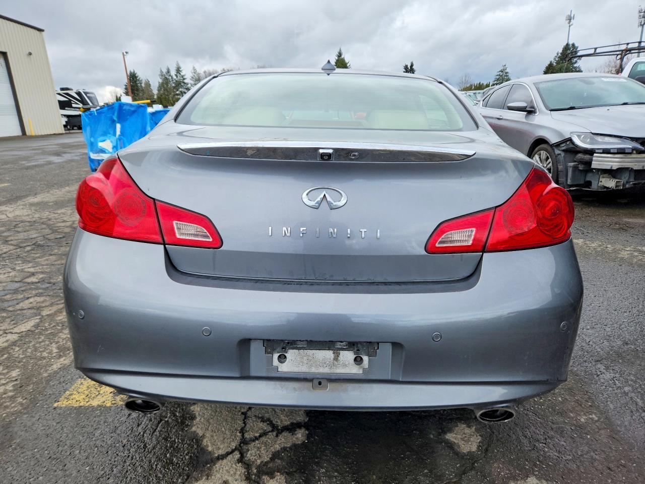 2013 INFINITI G37 photo 11