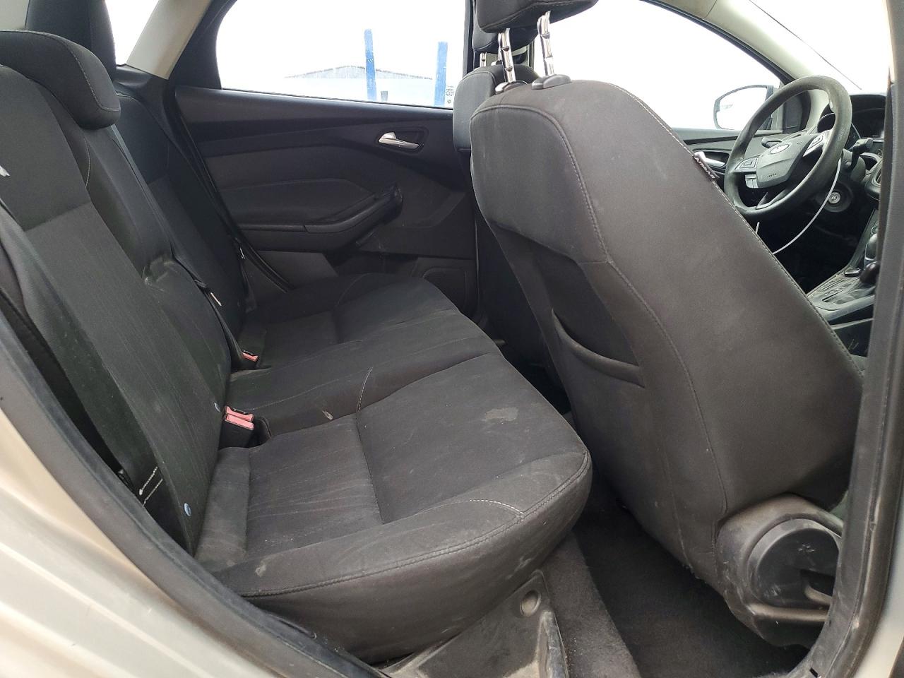 2015 FORD FOCUS SE photo 19