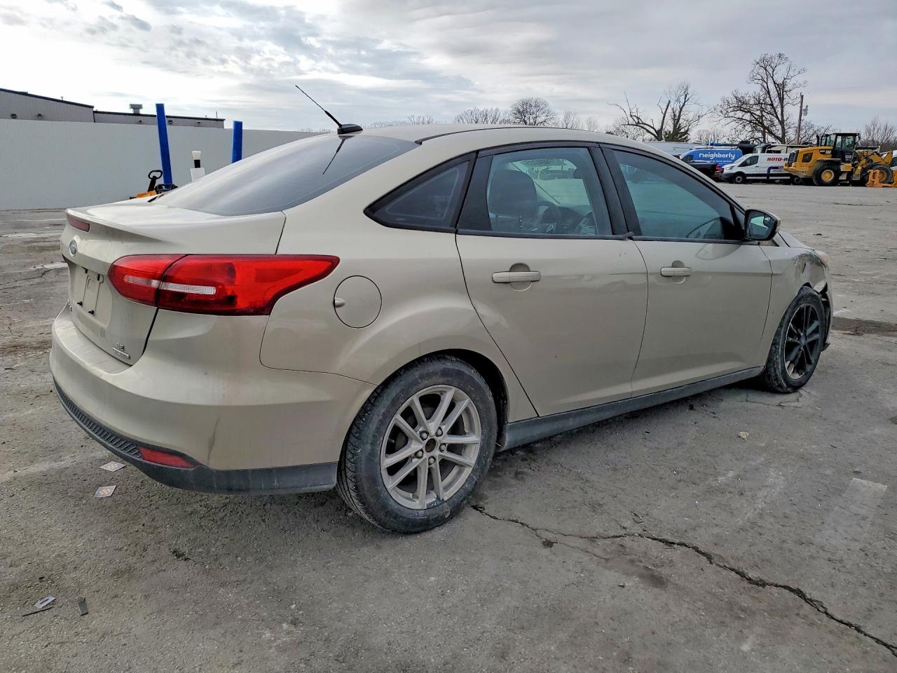 2015 FORD FOCUS SE photo 5