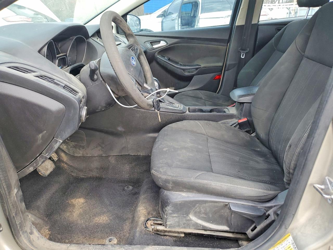 2015 FORD FOCUS SE photo 13