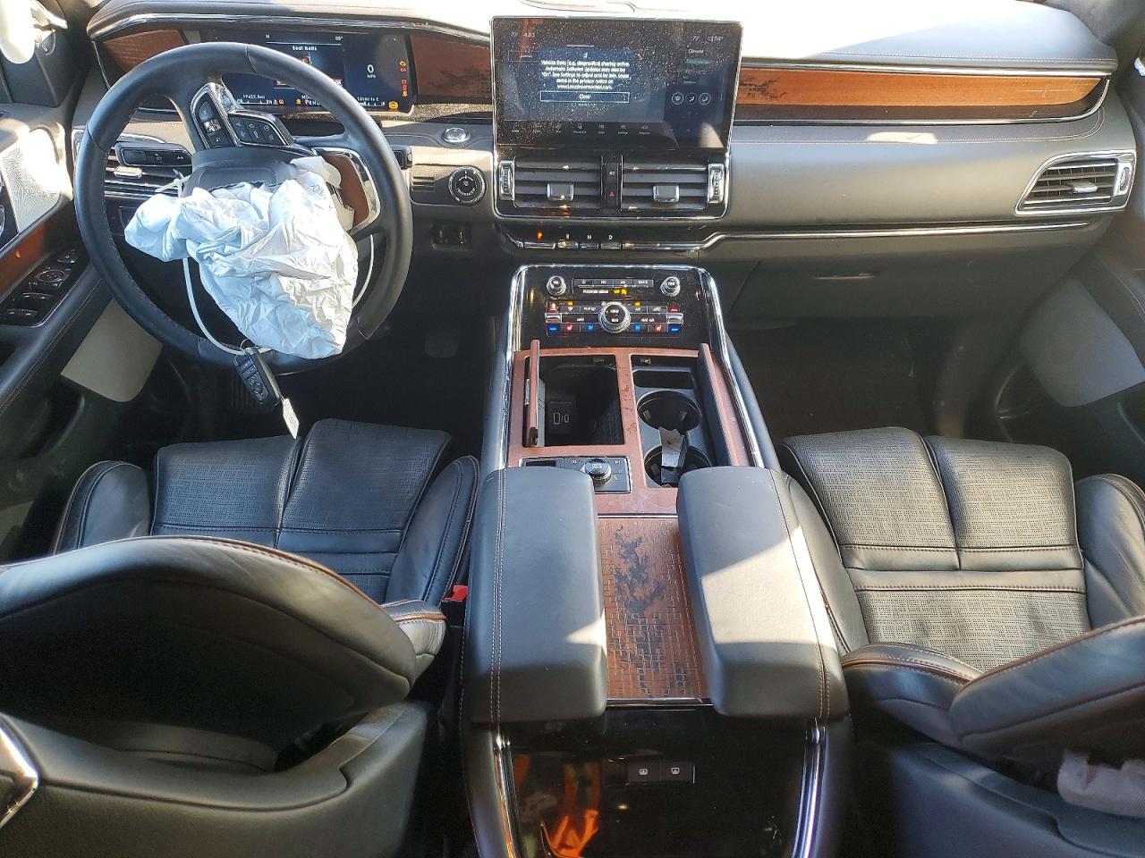 2024 LINCOLN NAVIGATOR L BLACK LABEL photo 22