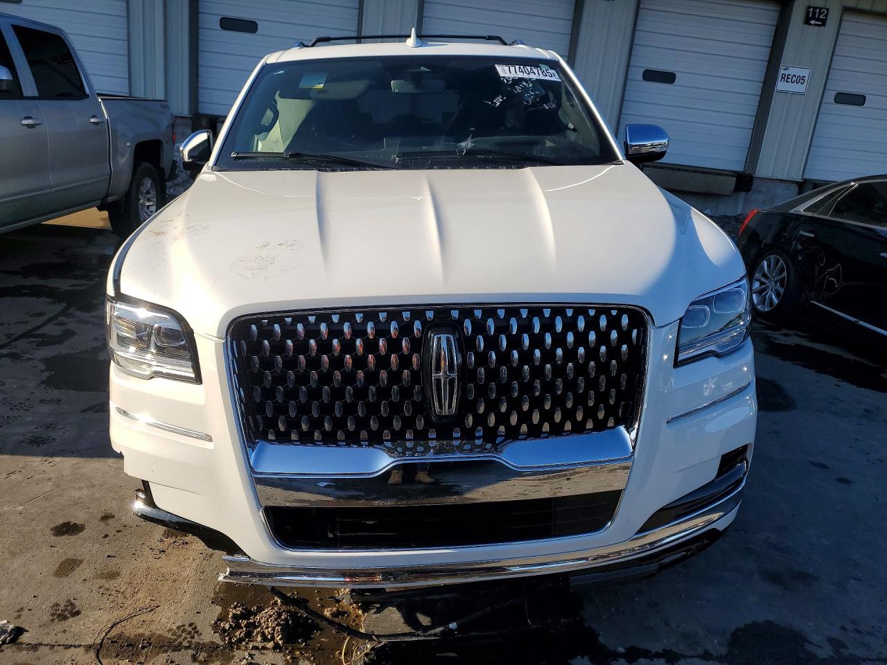 2024 LINCOLN NAVIGATOR L BLACK LABEL photo 13