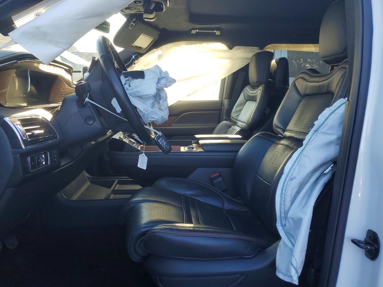 2024 LINCOLN NAVIGATOR L BLACK LABEL photo 19