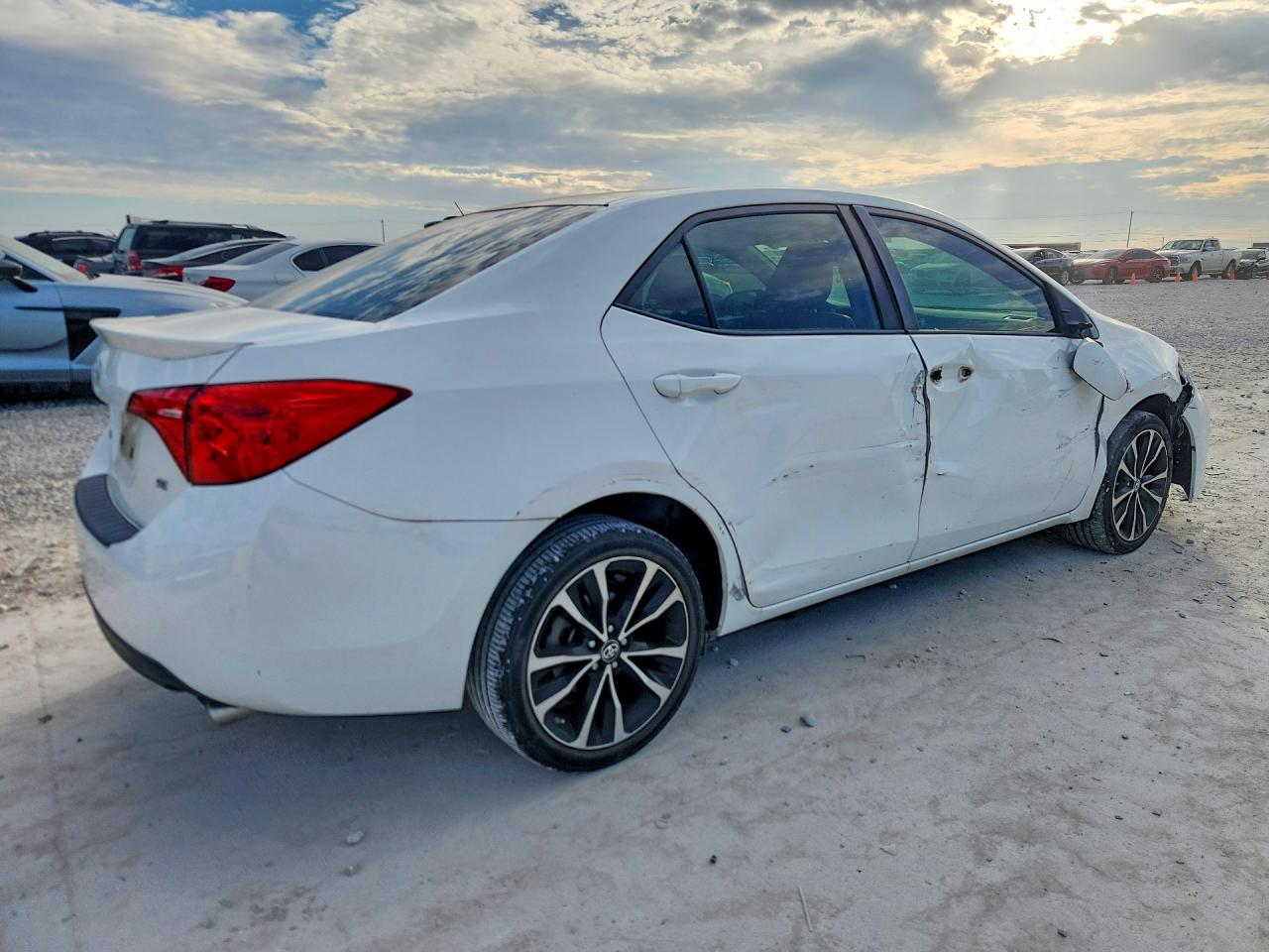 2017 TOYOTA COROLLA SE photo 7