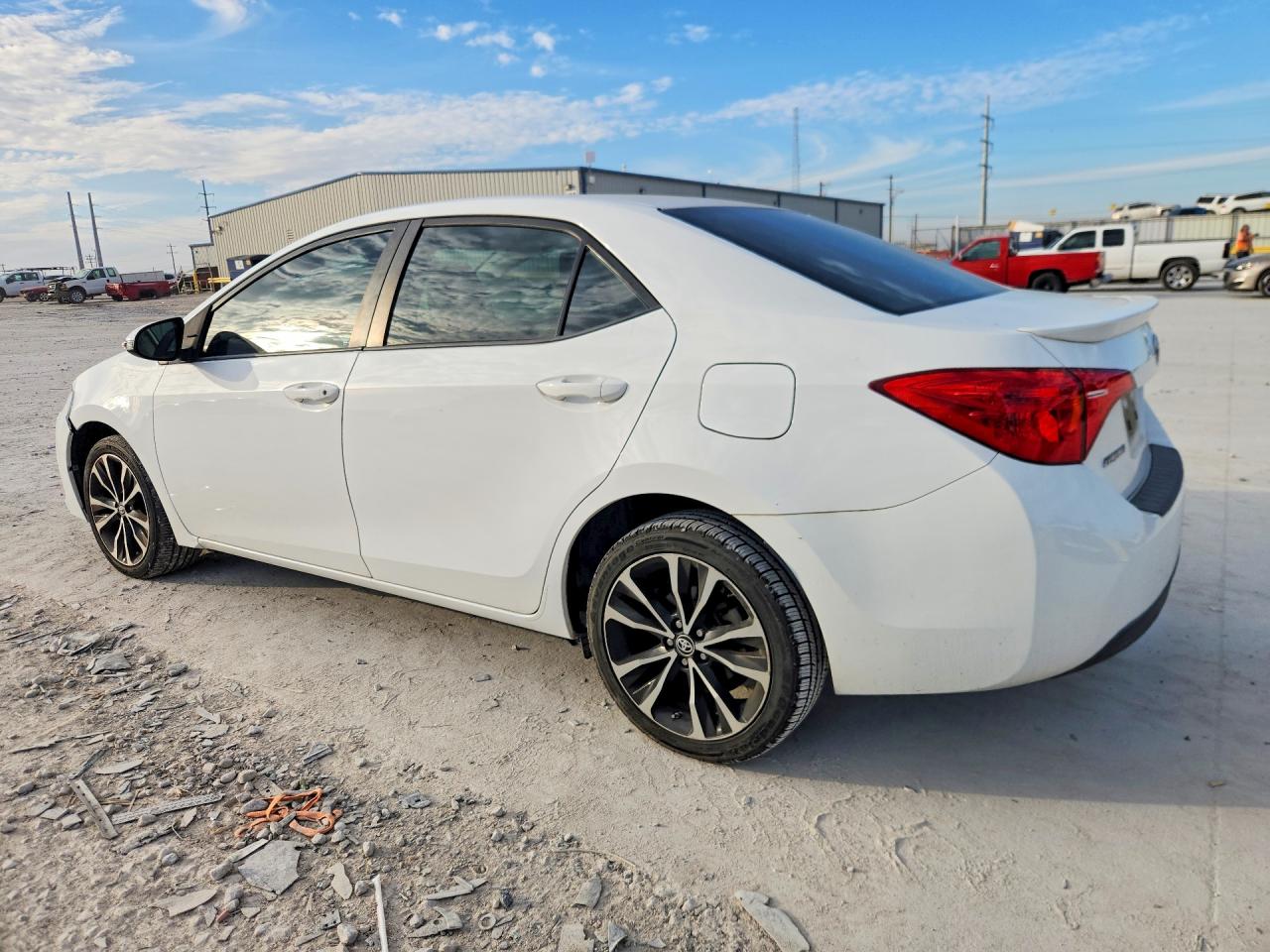 2017 TOYOTA COROLLA SE photo 4