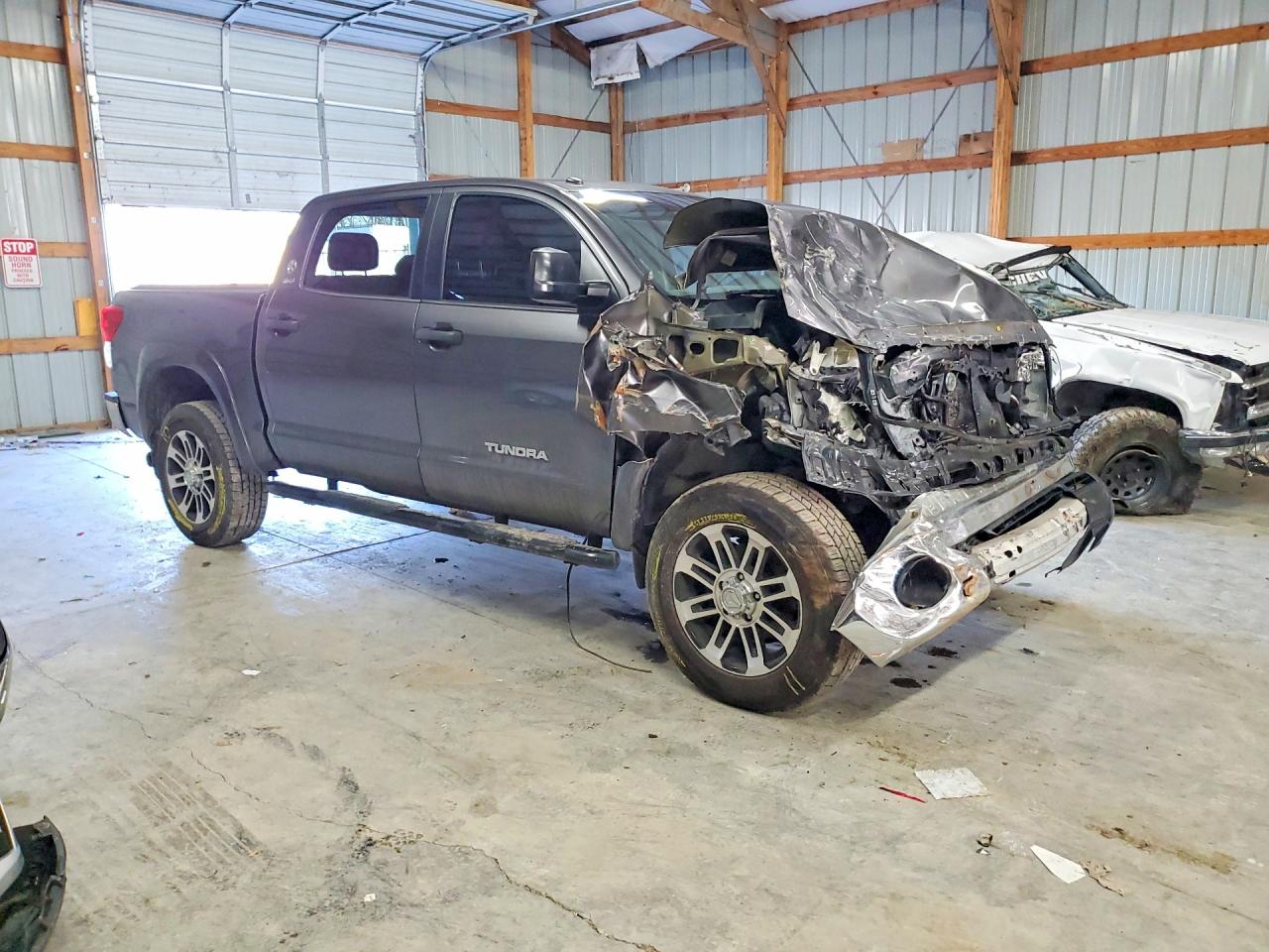 2013 TOYOTA TUNDRA CREWMAX SR5 photo 4