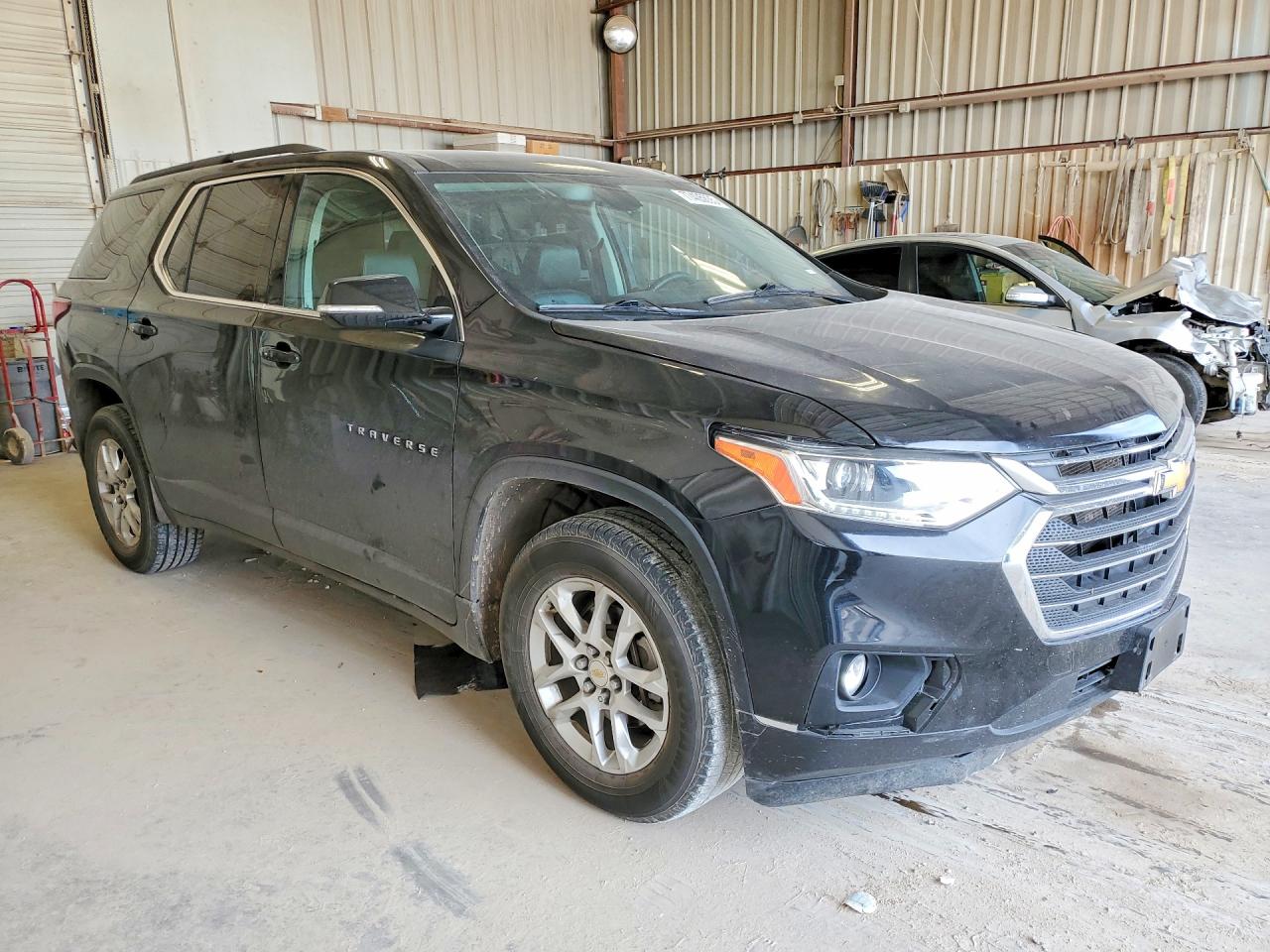 2020 CHEVROLET TRAVERSE LT photo 4