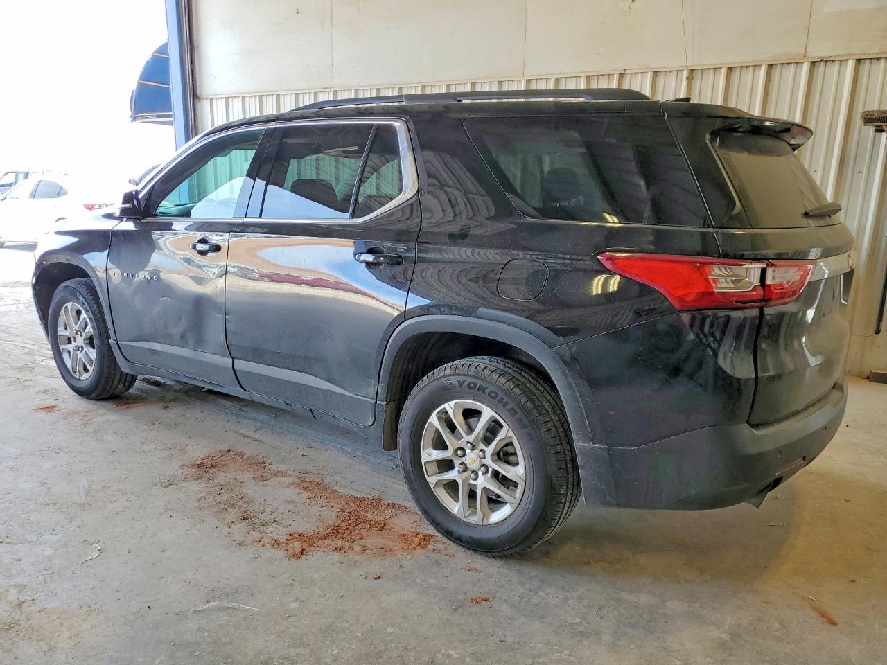 2020 CHEVROLET TRAVERSE LT photo 2