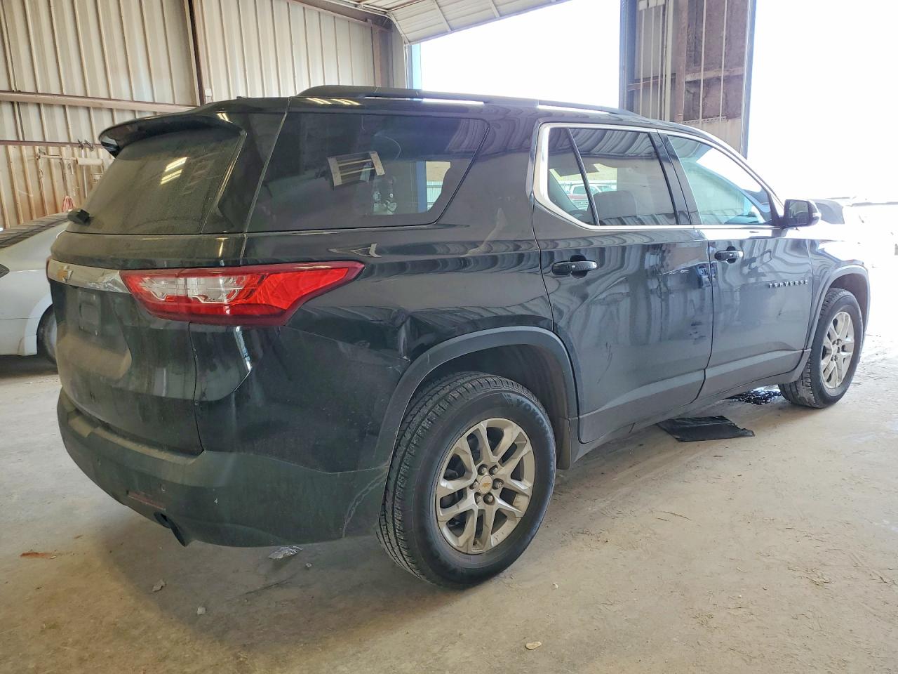 2020 CHEVROLET TRAVERSE LT photo 3