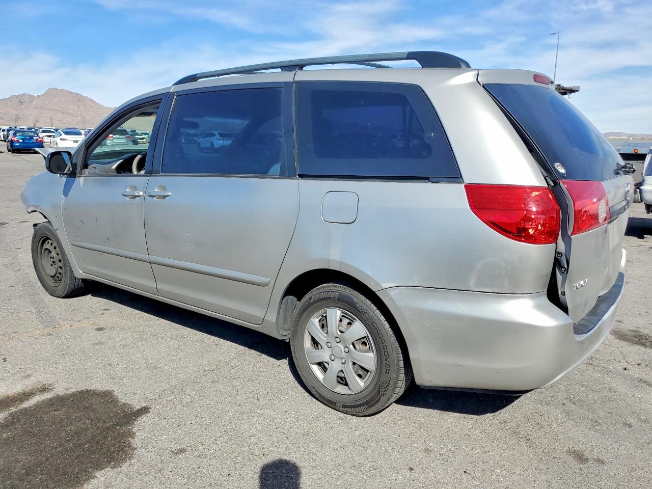 2006 TOYOTA SIENNA photo 2