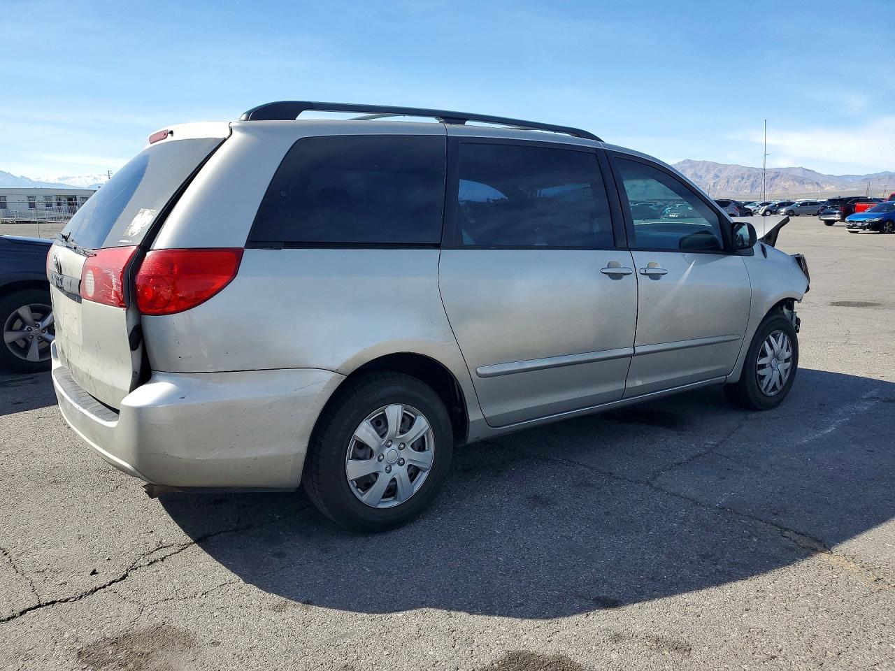2006 TOYOTA SIENNA photo 3