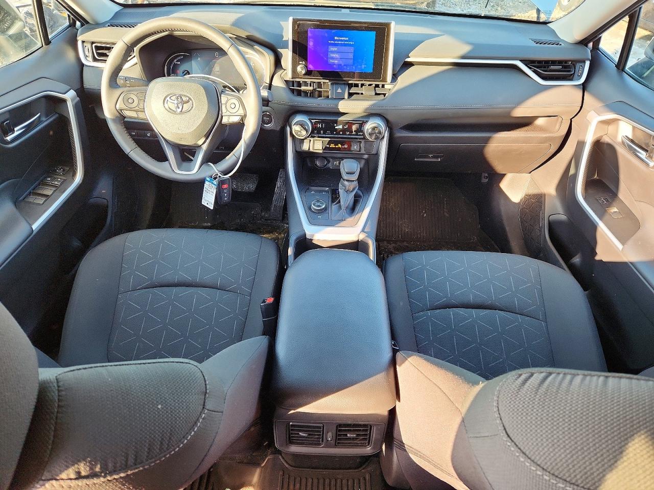 2024 TOYOTA RAV4 XLE photo 22