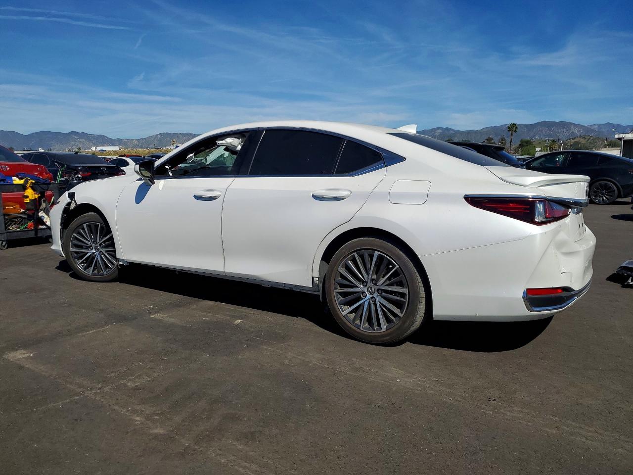 2024 LEXUS ES 300H BASE photo 3