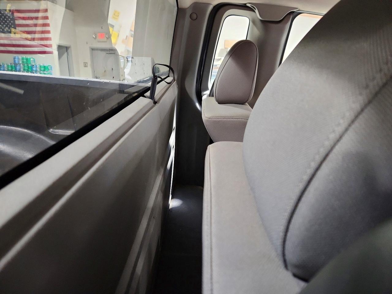 2004 FORD F150 photo 28