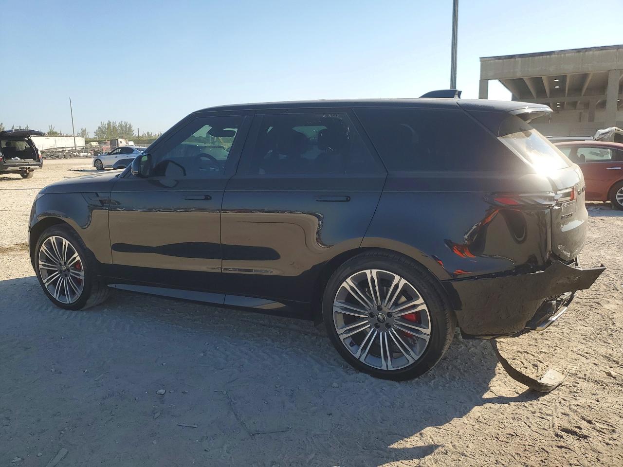 2024 LAND ROVER RANGE ROVER SPORT DYNAMIC SE photo 3