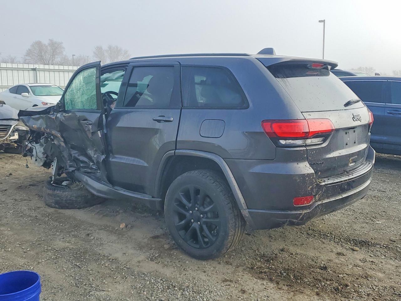 2018 JEEP GRAND CHEROKEE LAREDO photo 3