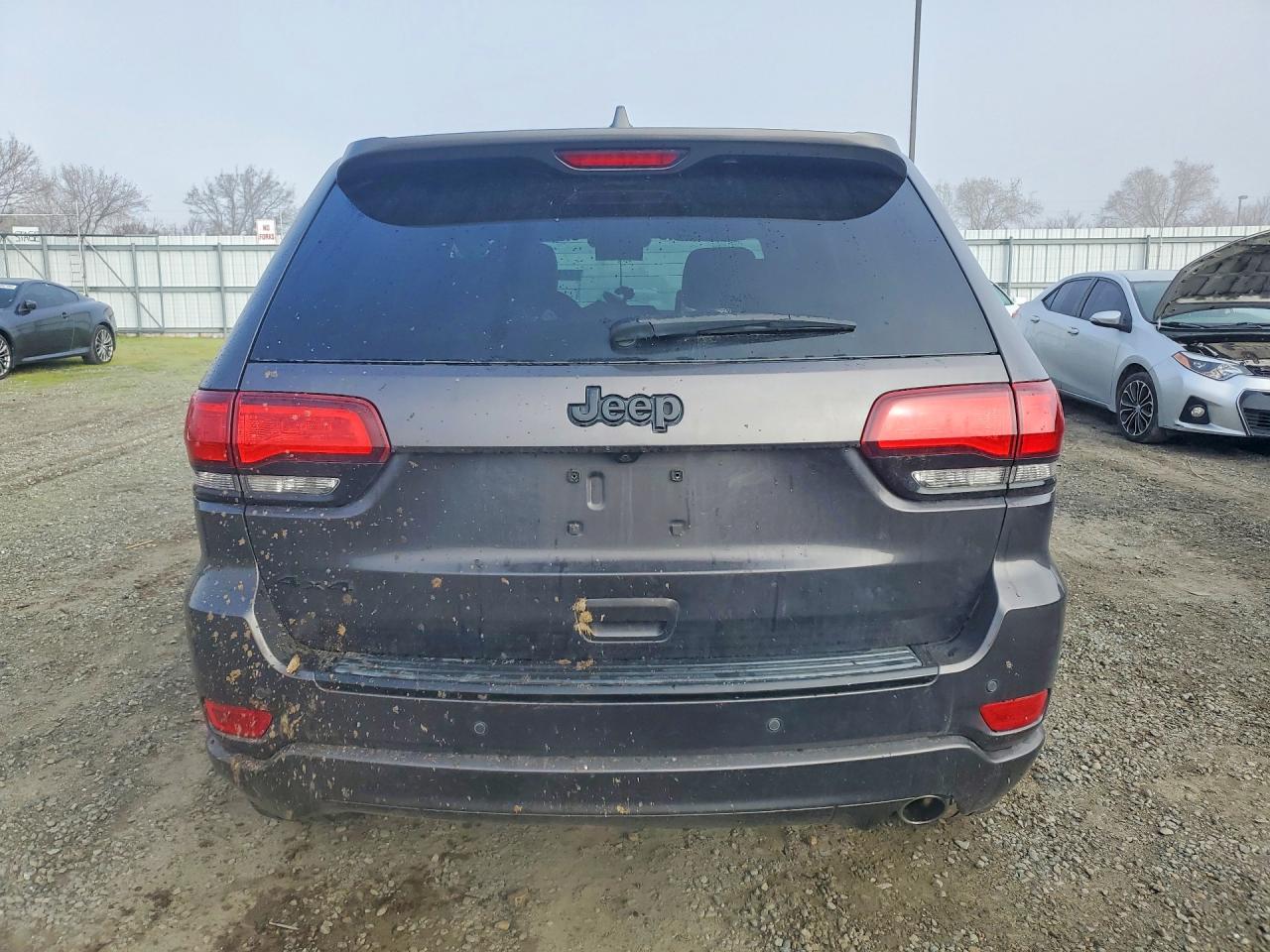 2018 JEEP GRAND CHEROKEE LAREDO photo 11