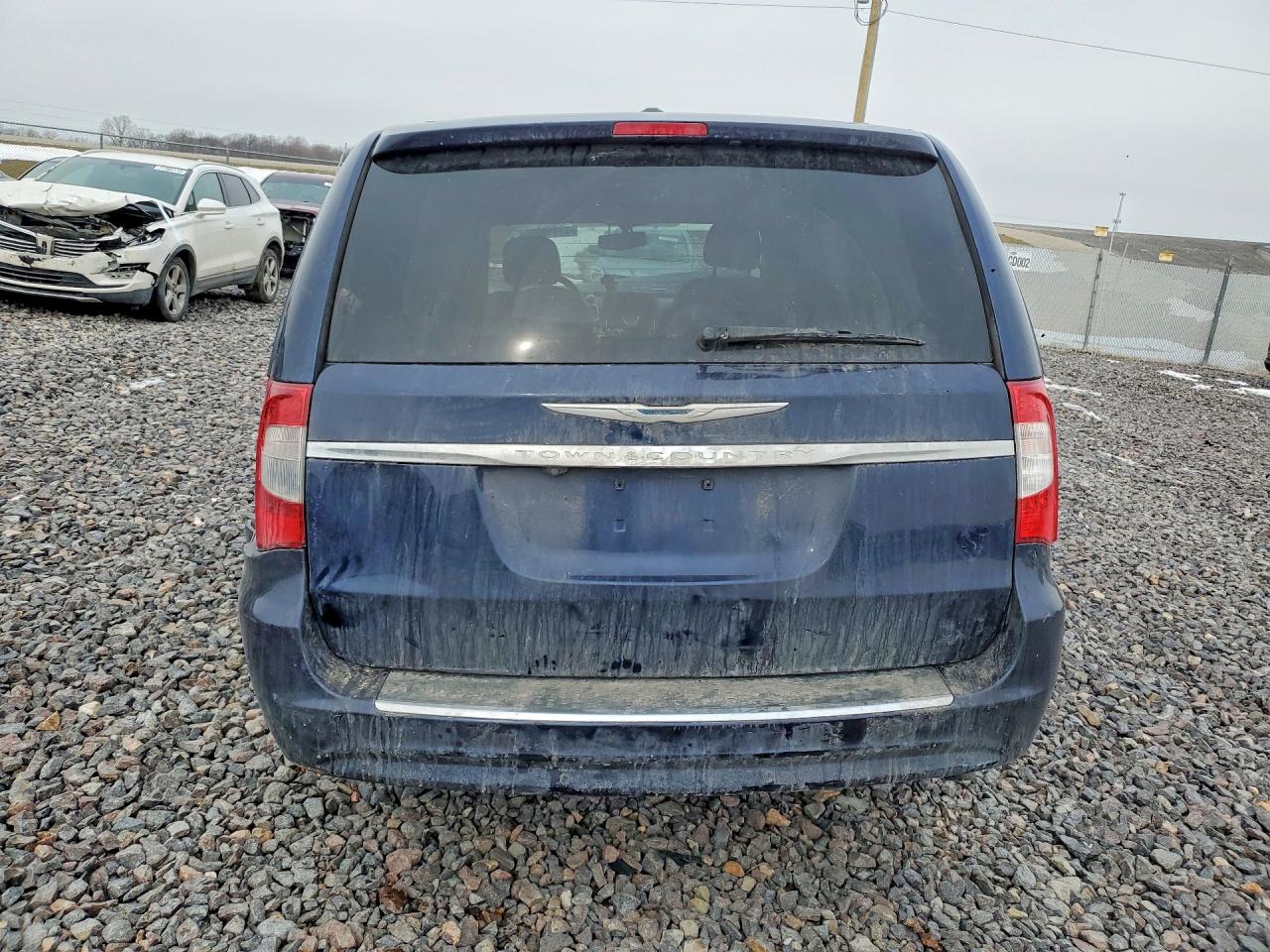 2015 CHRYSLER TOWN & COUNTRY TOURING L photo 11