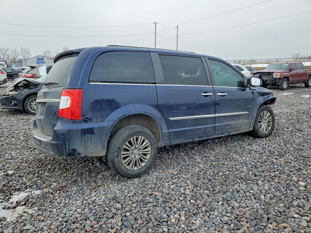 2015 CHRYSLER TOWN & COUNTRY TOURING L photo 5