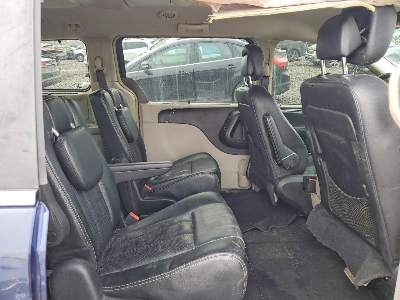 2015 CHRYSLER TOWN & COUNTRY TOURING L photo 21