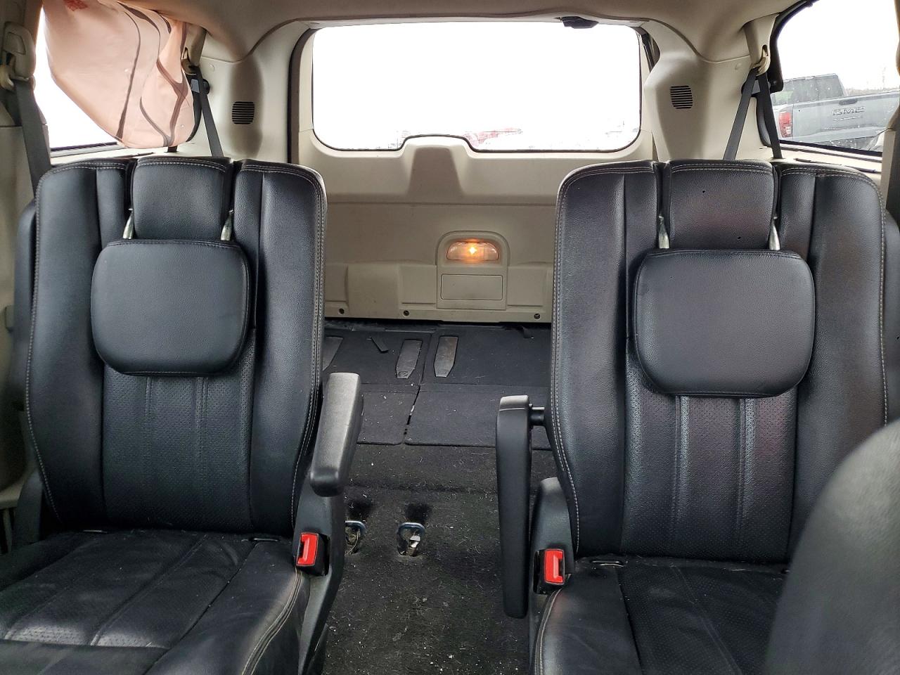 2015 CHRYSLER TOWN & COUNTRY TOURING L photo 19