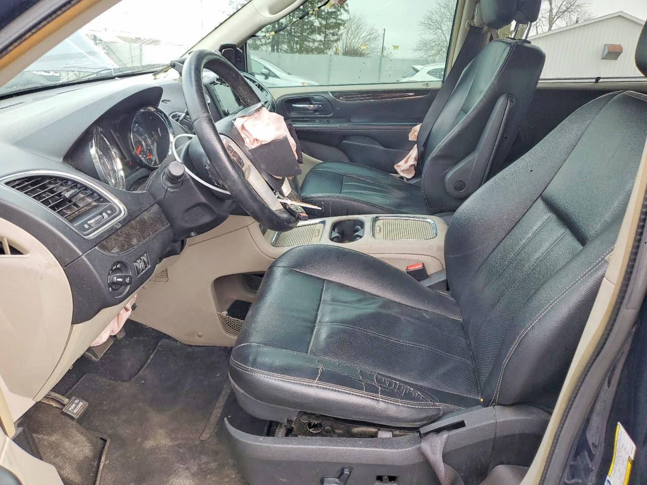 2015 CHRYSLER TOWN & COUNTRY TOURING L photo 13