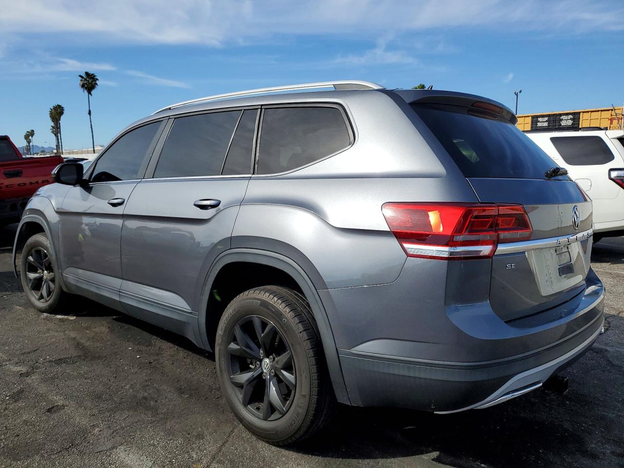 2018 VOLKSWAGEN ATLAS SE photo 4