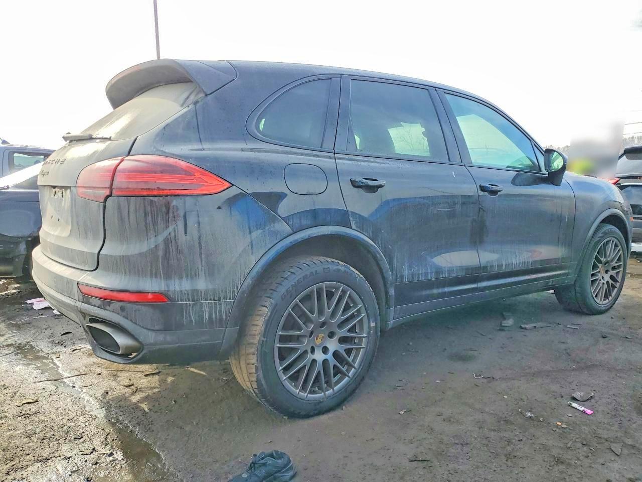 2018 PORSCHE CAYENNE photo 3