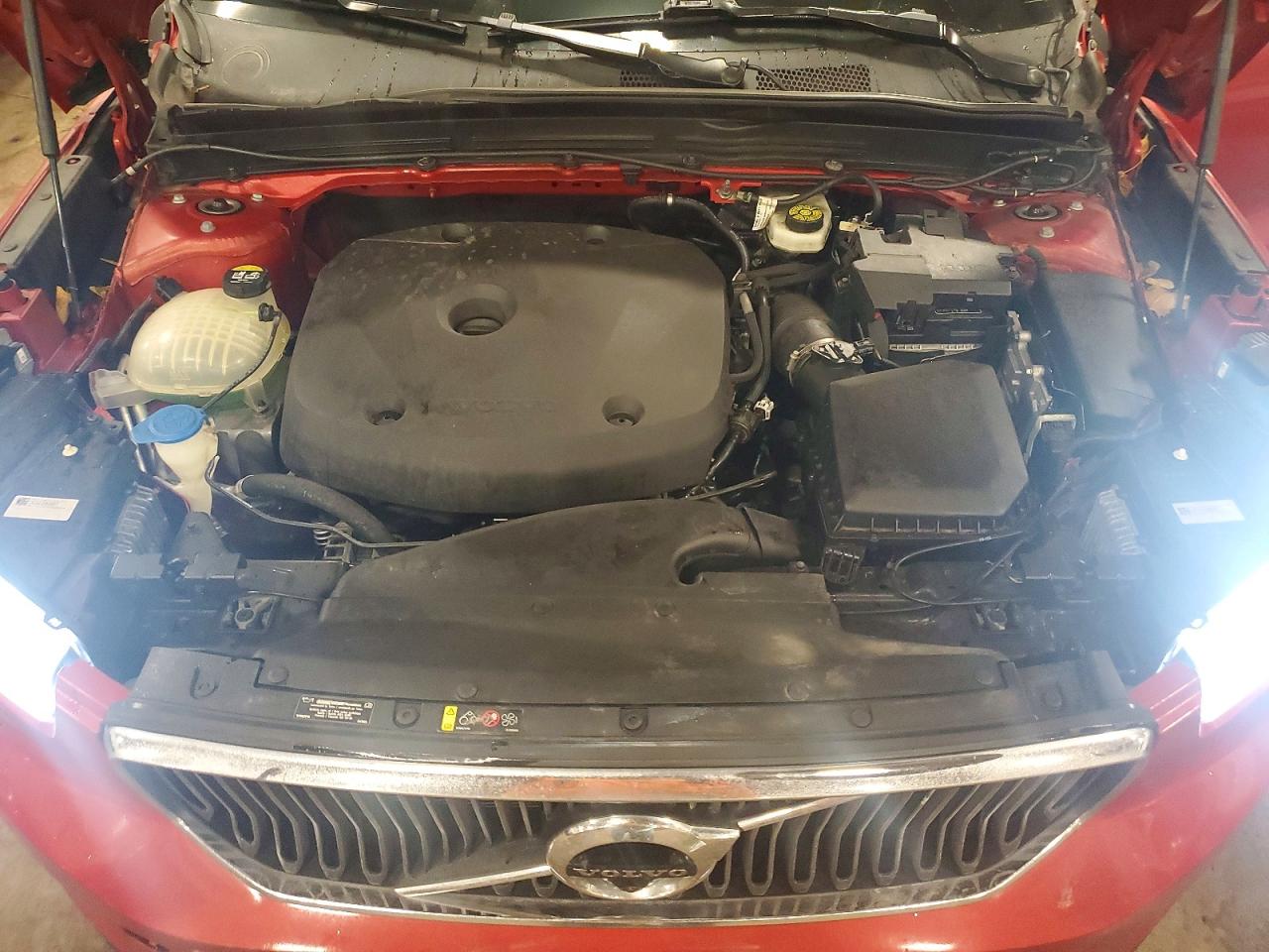2019 VOLVO XC40 T5 MOMENTUM photo 34