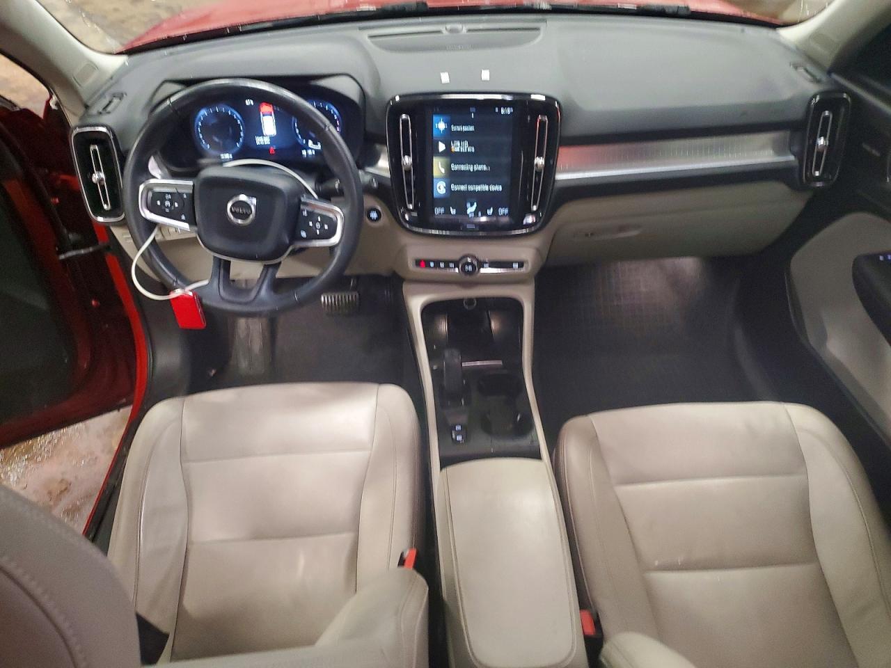 2019 VOLVO XC40 T5 MOMENTUM photo 22