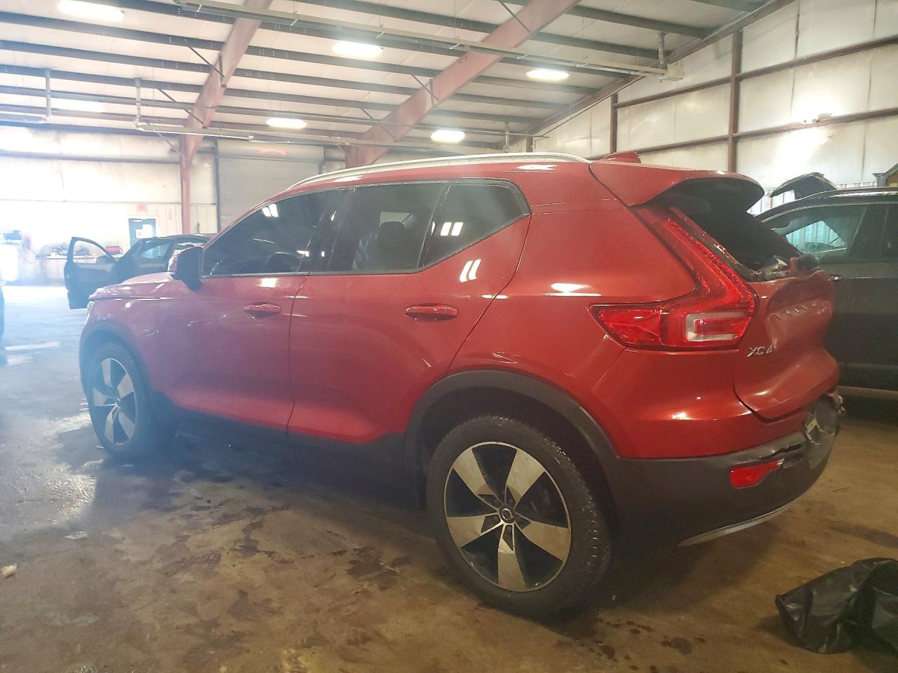 2019 VOLVO XC40 T5 MOMENTUM photo 4