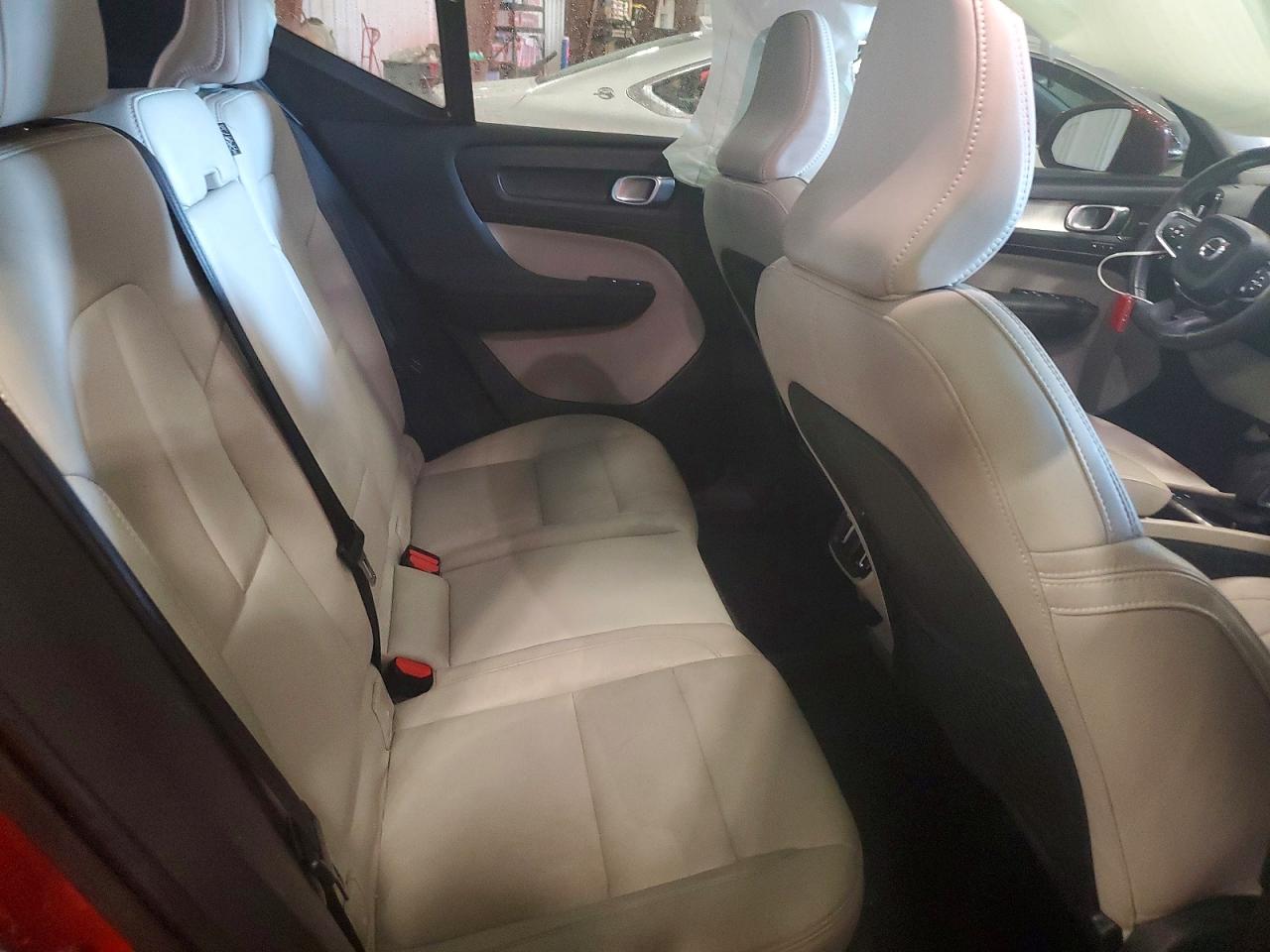 2019 VOLVO XC40 T5 MOMENTUM photo 31