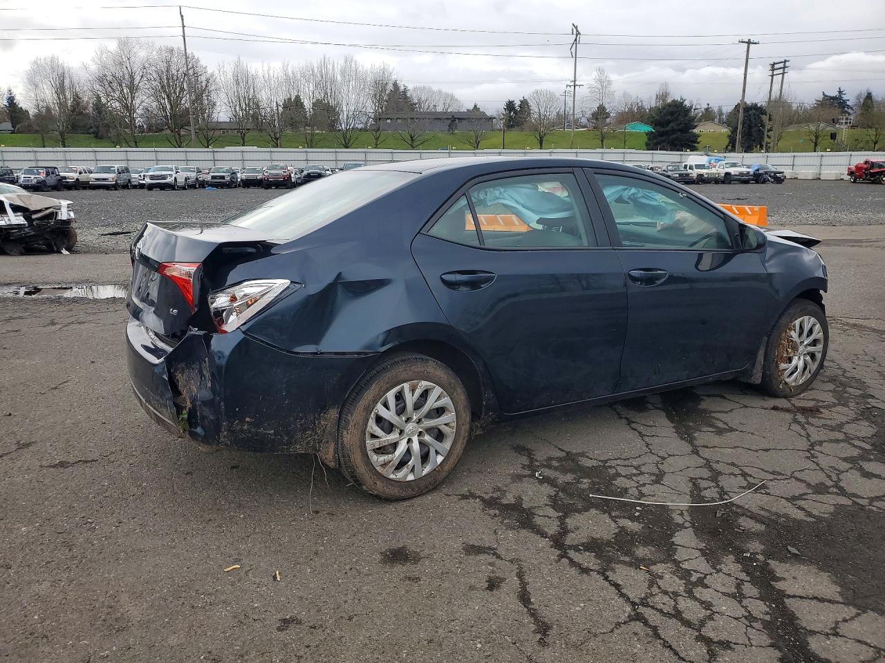 2017 TOYOTA COROLLA LE photo 5